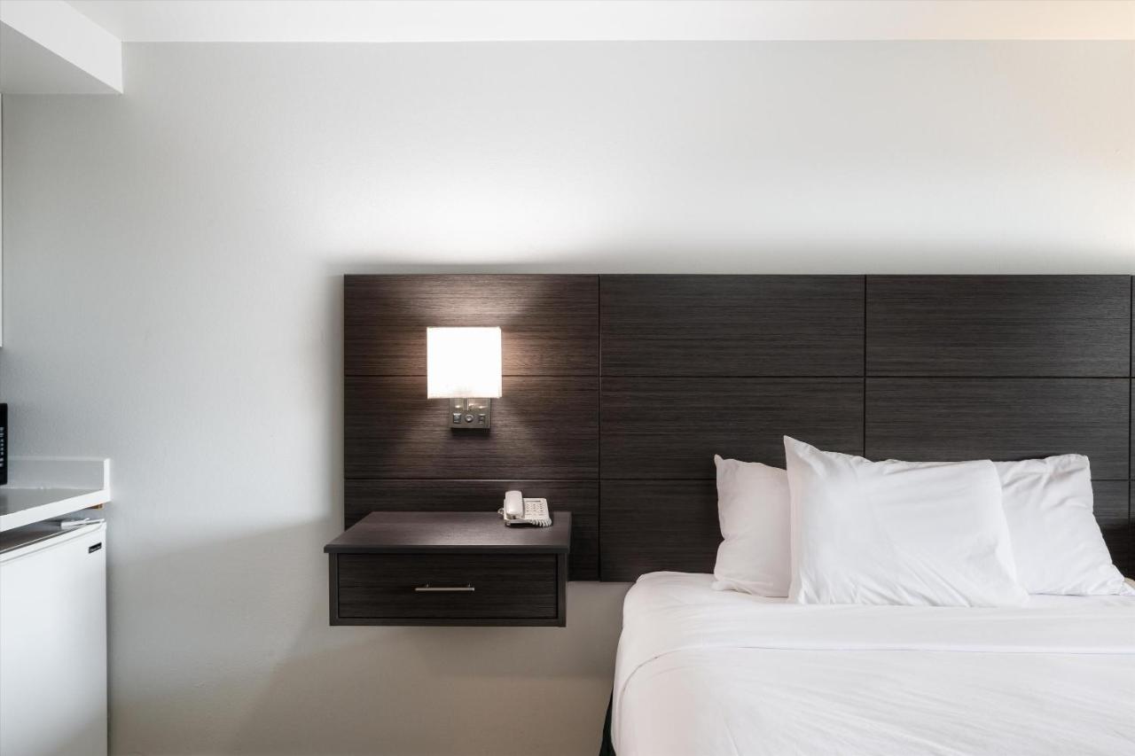Studio with Two Queen Beds & Kitchenette - Non-Smoking at Baymont by Wyndham Bellingham