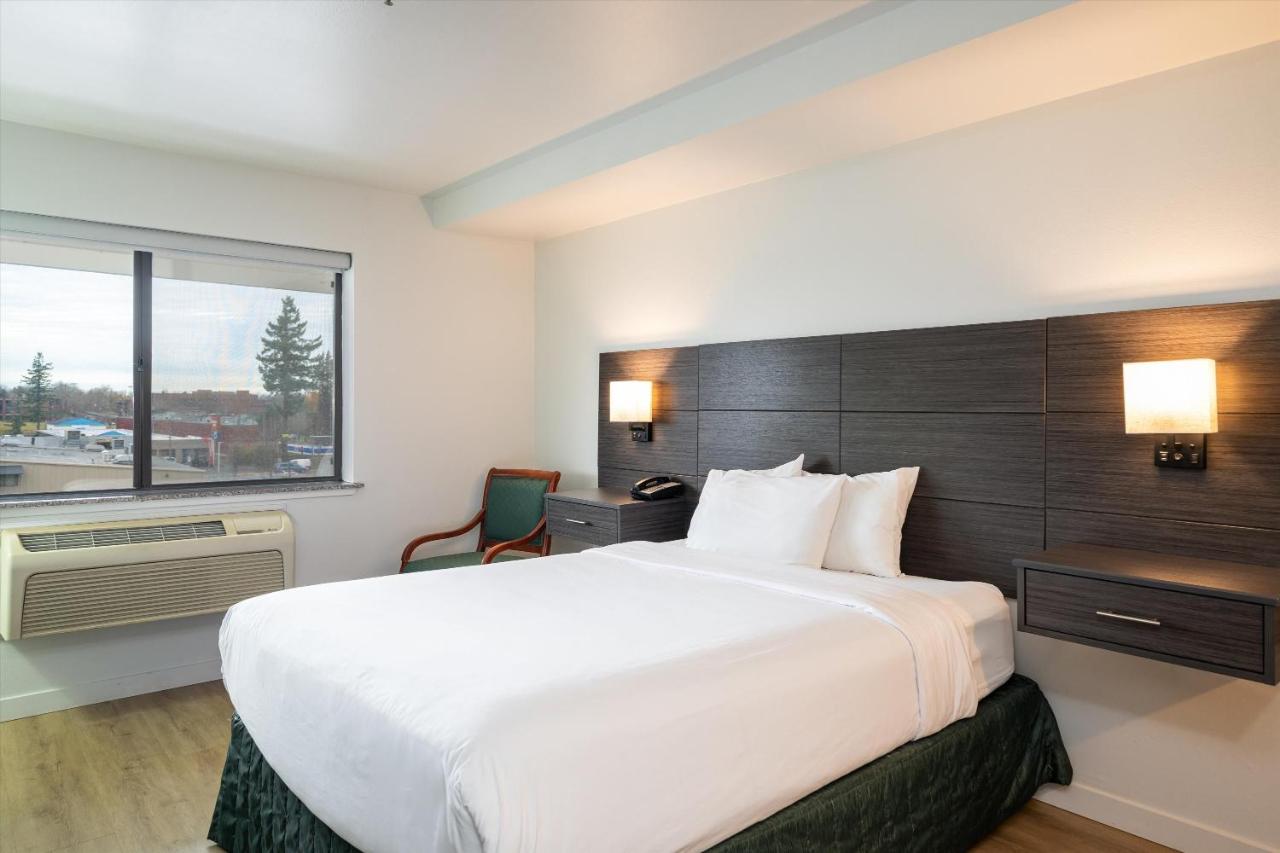 Queen Room - Non-Smoking at Baymont by Wyndham Bellingham