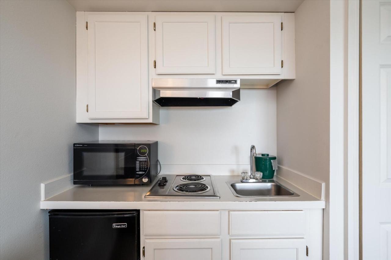 Studio with Two Queen Beds & Kitchenette - Non-Smoking at Baymont by Wyndham Bellingham