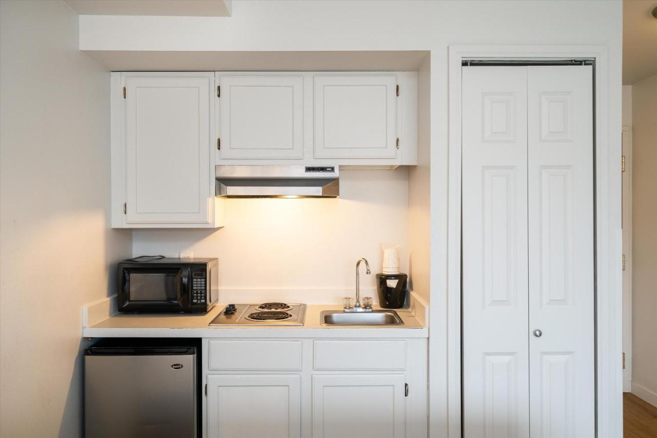 Queen Studio with Kitchenette - Non-Smoking at Baymont by Wyndham Bellingham