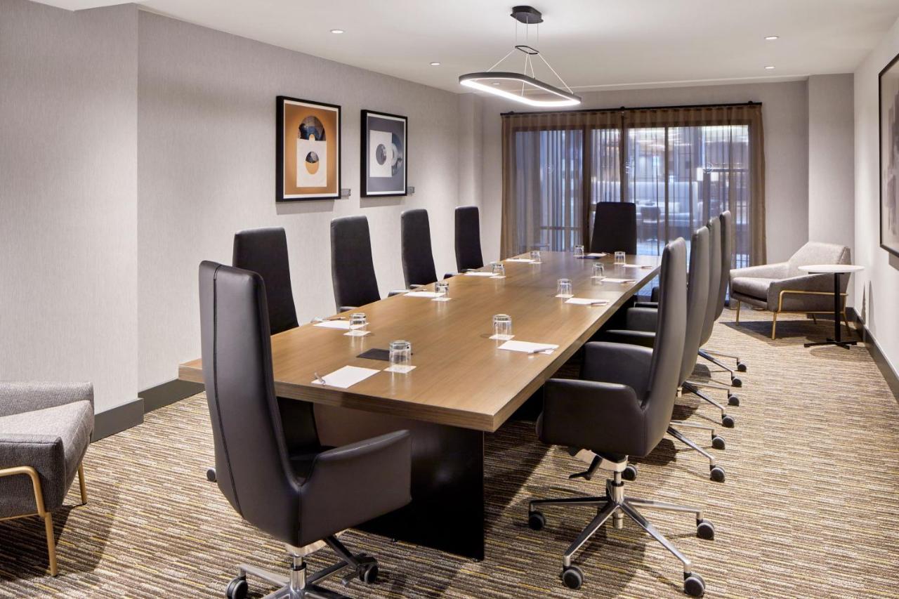 | Sheraton Detroit Metro Airport