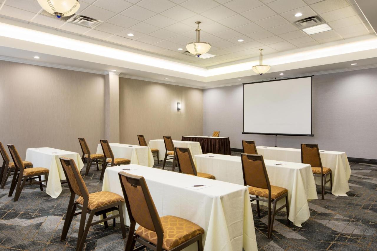 | Sheraton Detroit Metro Airport
