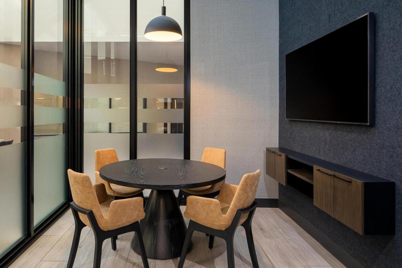 | Sheraton Detroit Metro Airport
