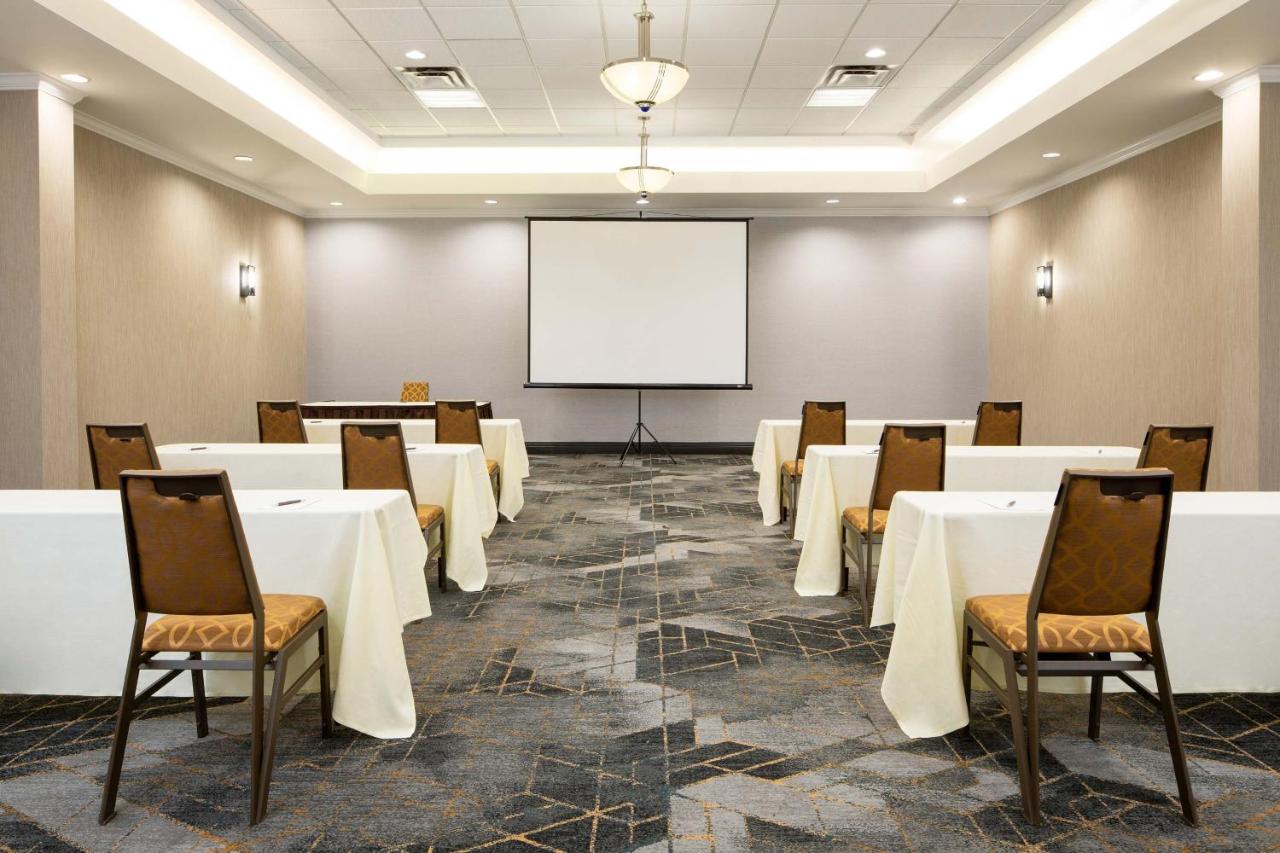 | Sheraton Detroit Metro Airport