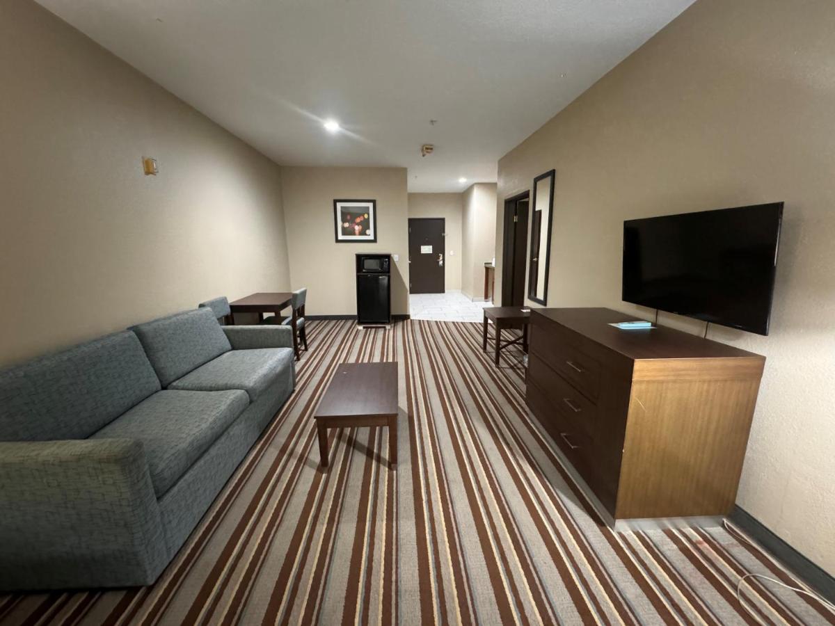 One-Bedroom Deluxe King Room - Non-Smoking at Super 8 by Wyndham Port Arthur/Nederland Area