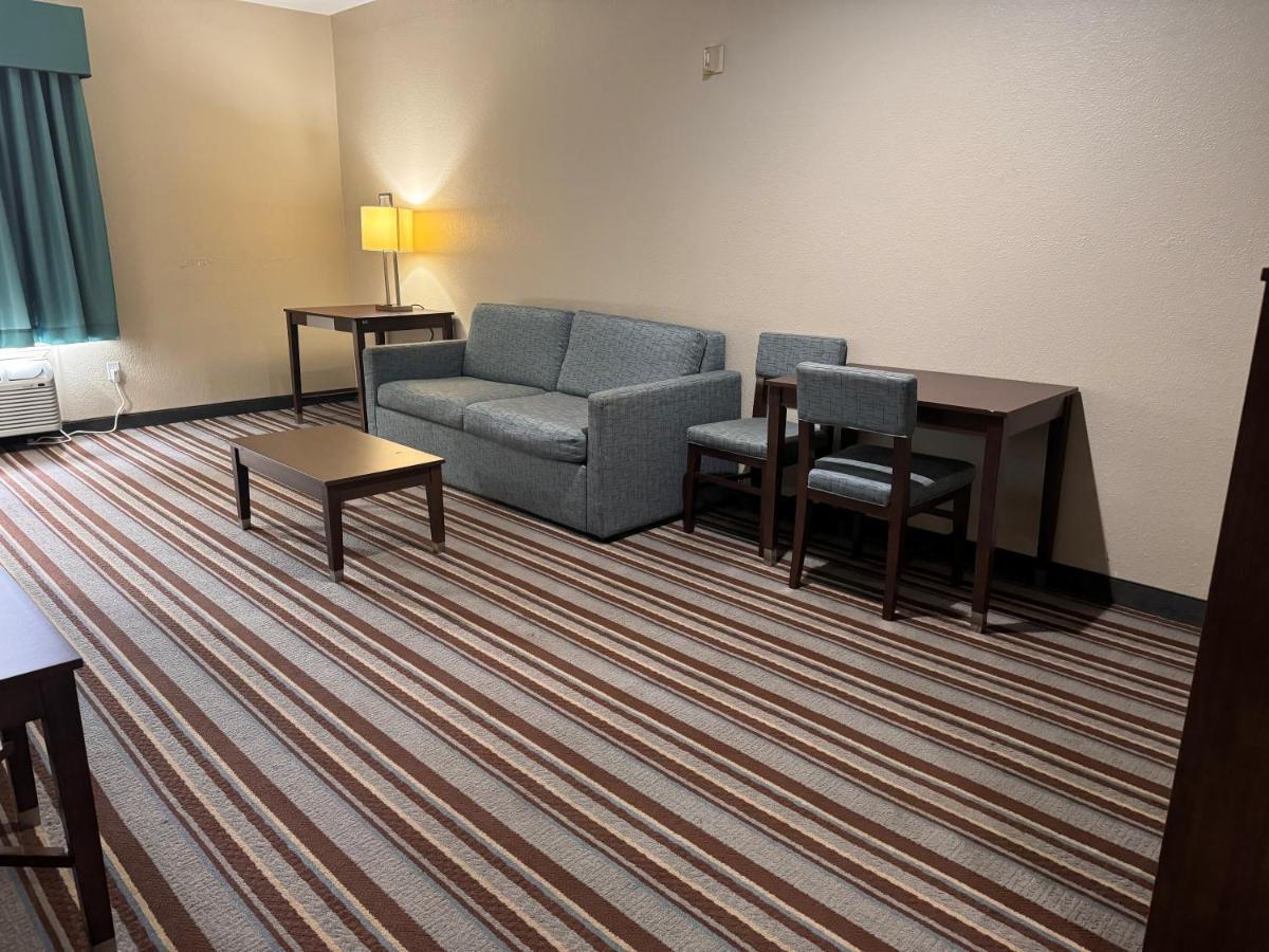 One-Bedroom Deluxe King Room - Non-Smoking at Super 8 by Wyndham Port Arthur/Nederland Area