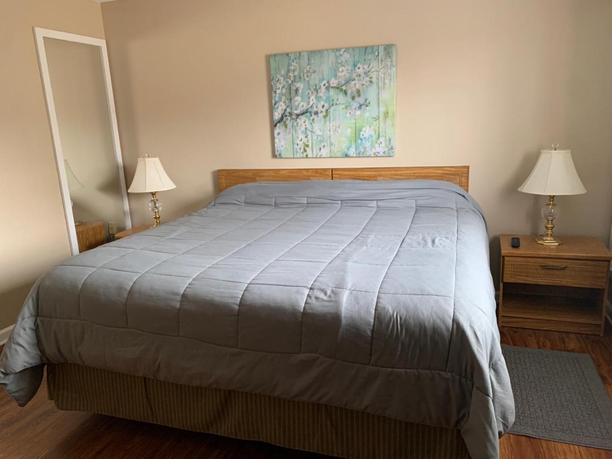 Laurel Inn 401 at Laurel Inn Condominium