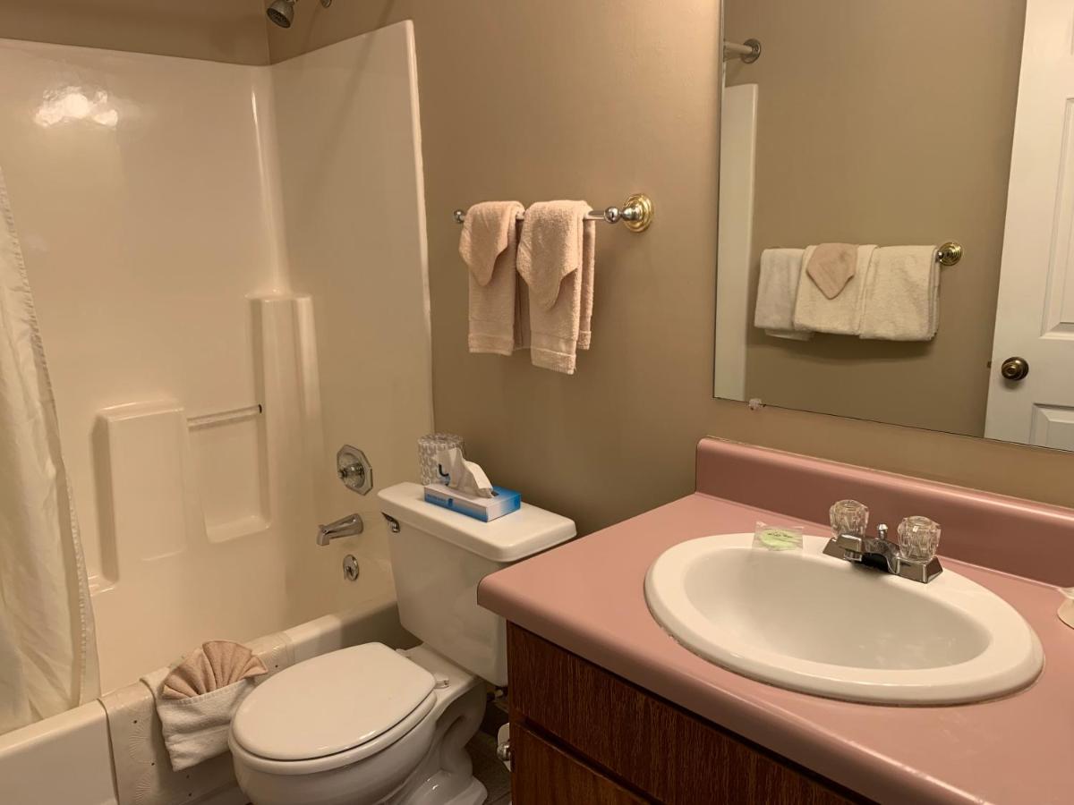Laurel Inn 401 at Laurel Inn Condominium