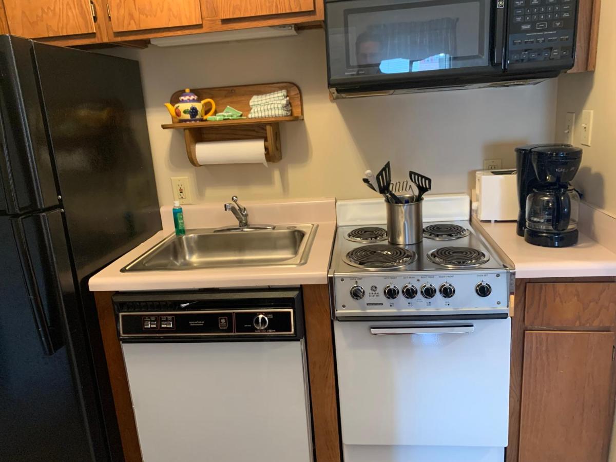 Laurel Inn 401 at Laurel Inn Condominium