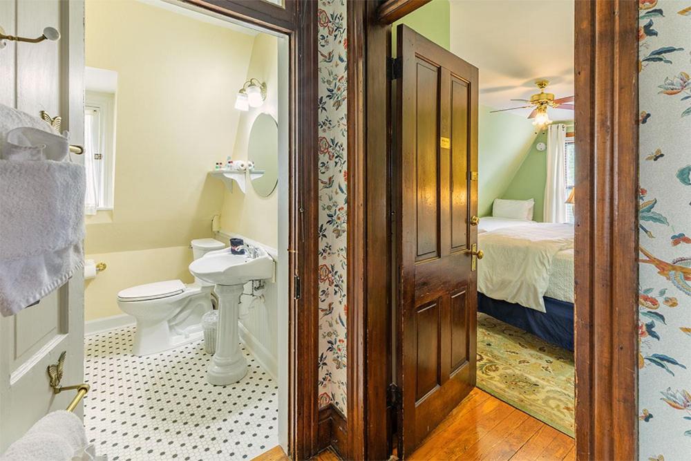 | Cedar Crest Inn