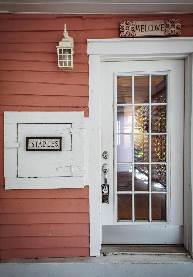 | Cedar Crest Inn