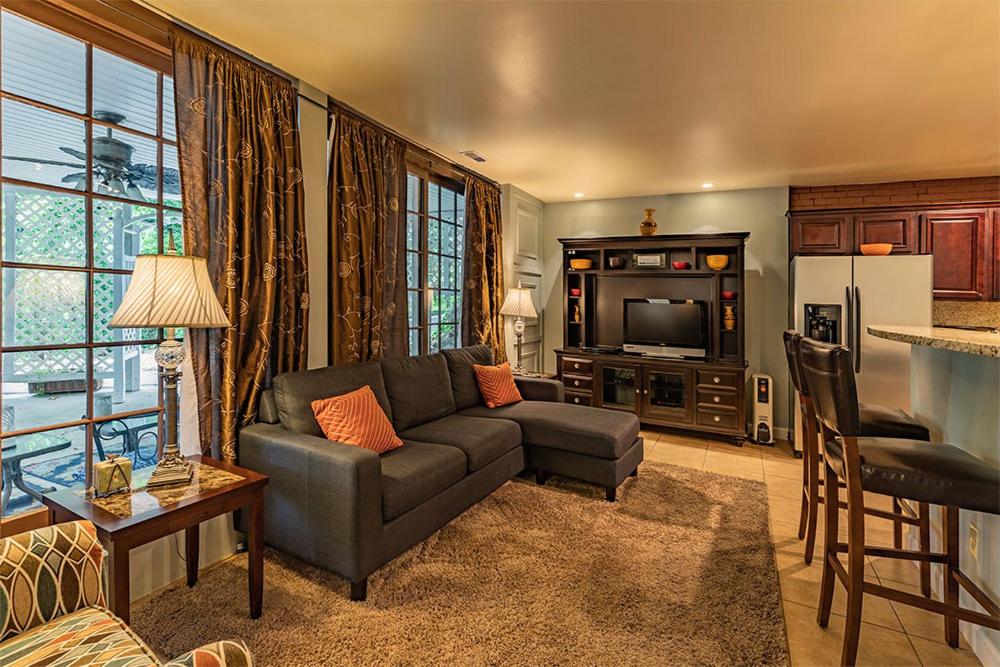 | Cedar Crest Inn