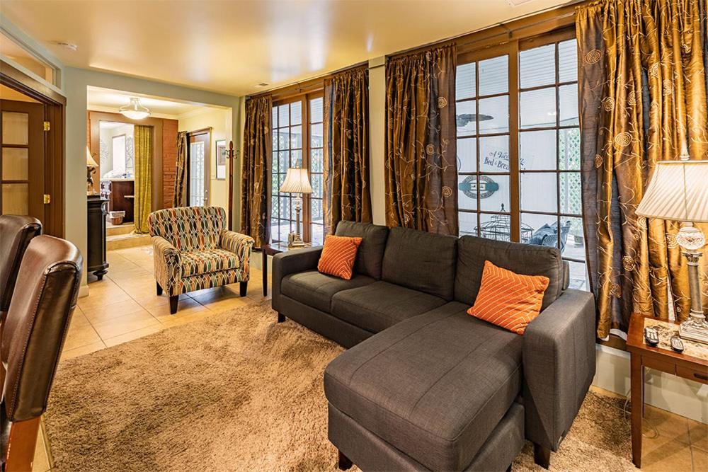 | Cedar Crest Inn