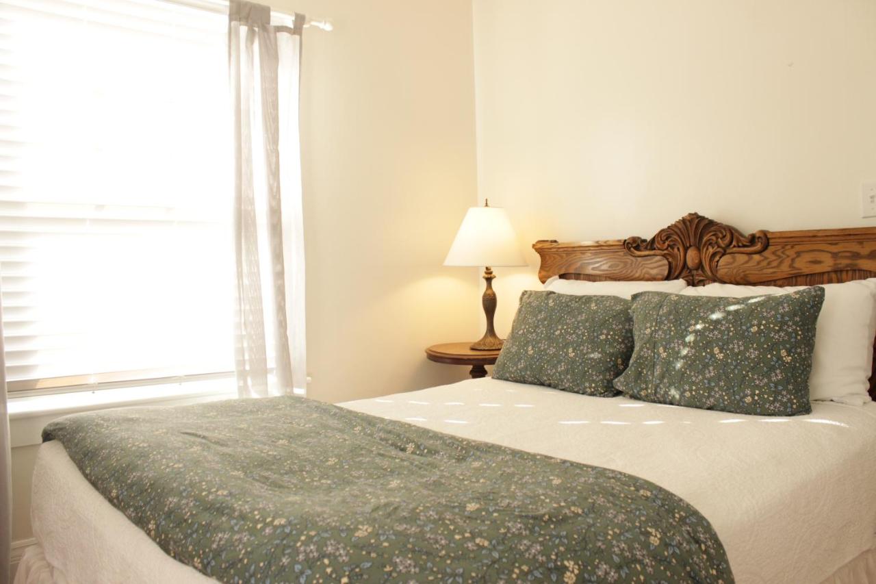 | Cedar Crest Inn
