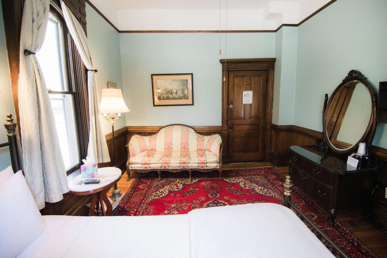 | Cedar Crest Inn