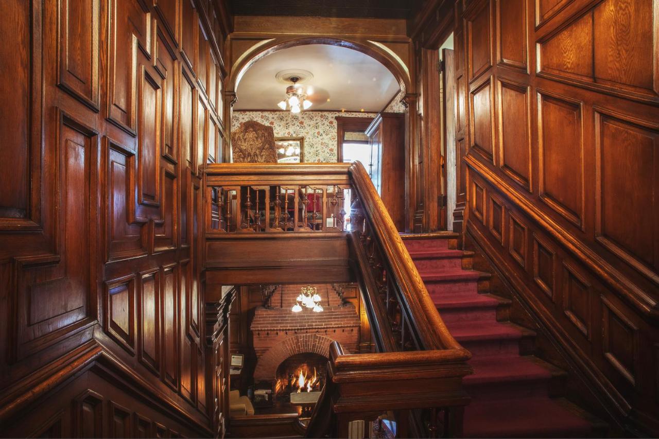 | Cedar Crest Inn