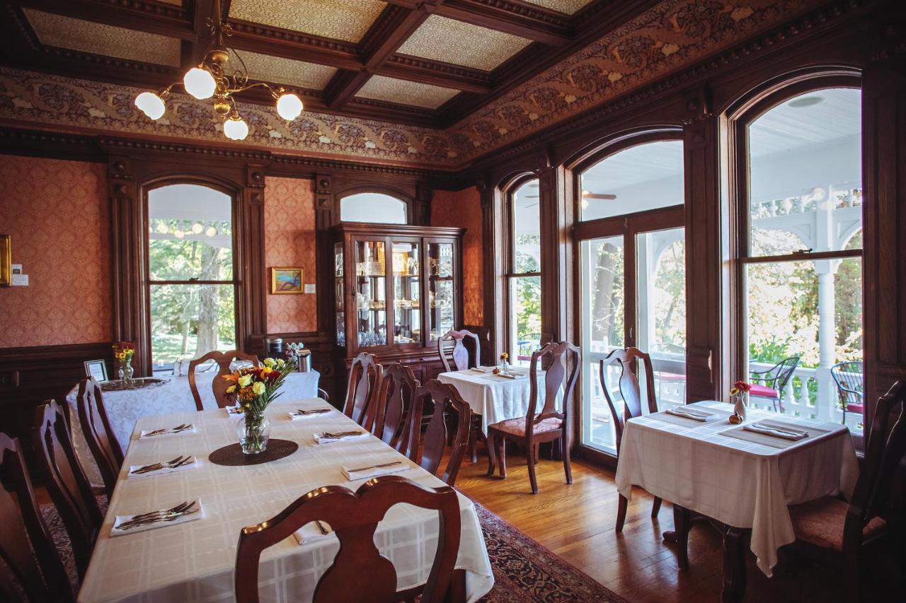 | Cedar Crest Inn