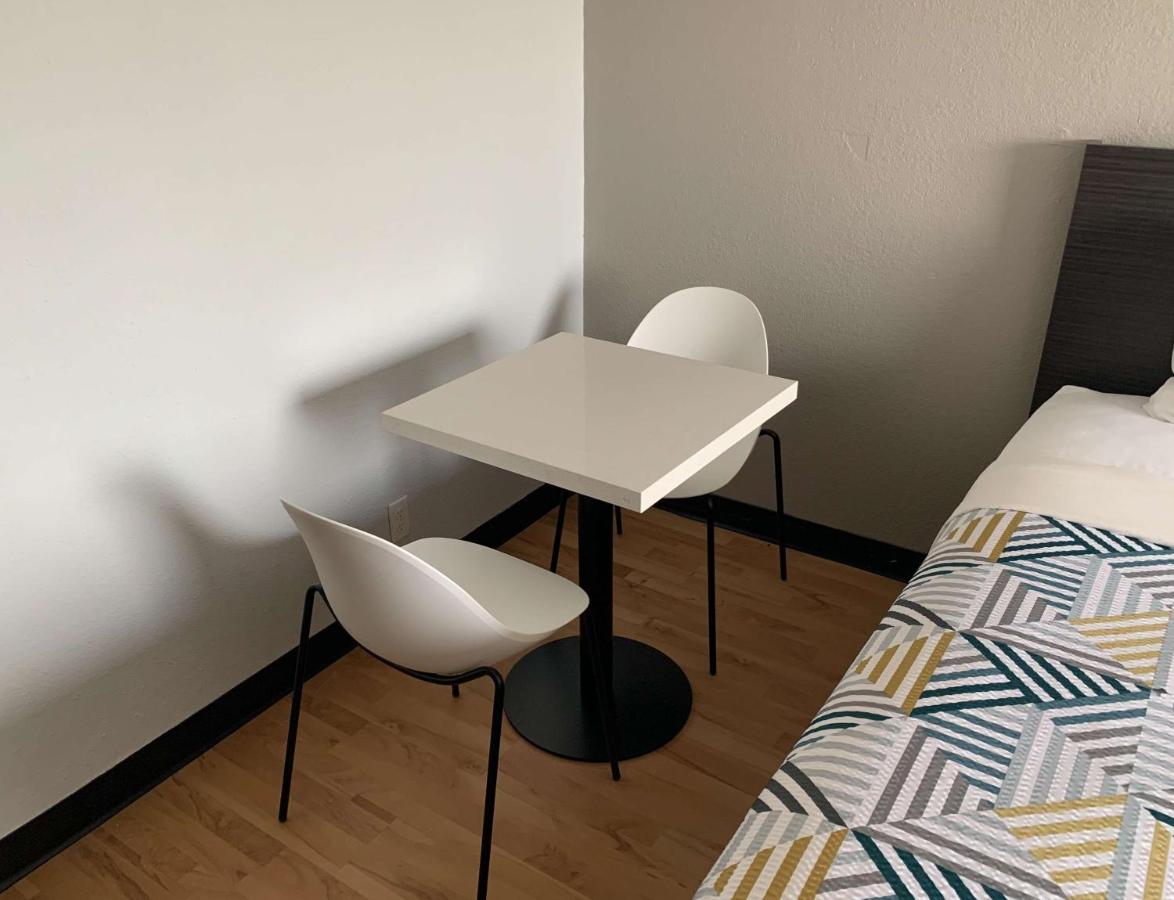 Queen Room - Disability Access - Non-Smoking at Studio 6 Lincoln, NE - Airport