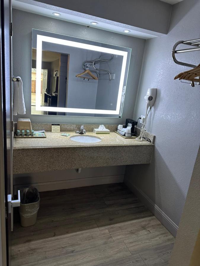 | Best Western La Hacienda Inn