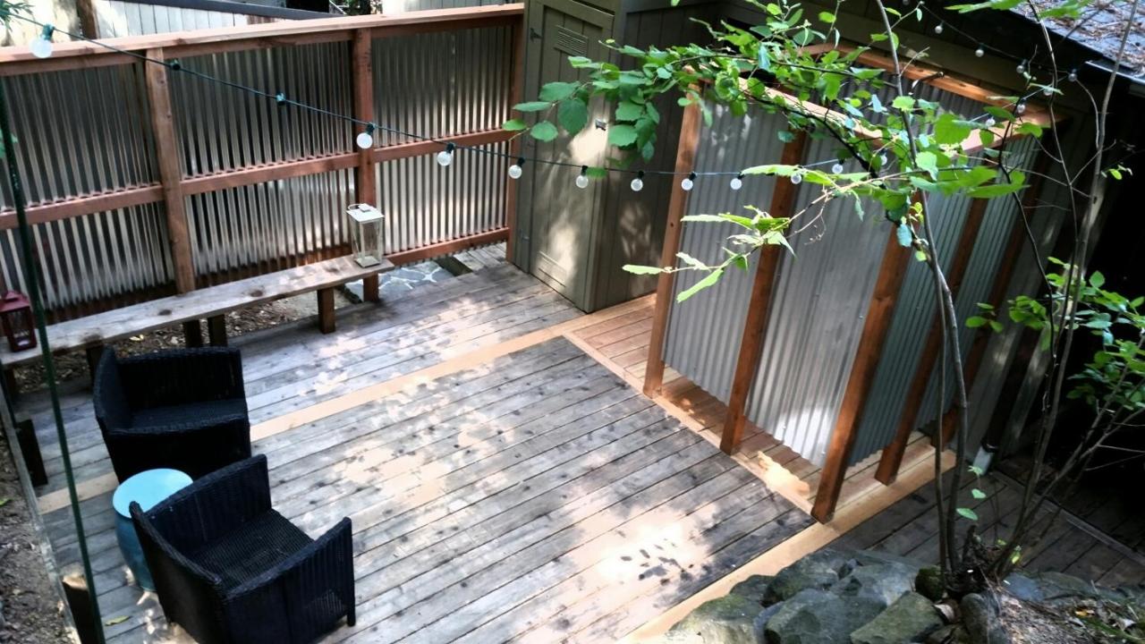 Deluxe King Suite at Cottages on River Road