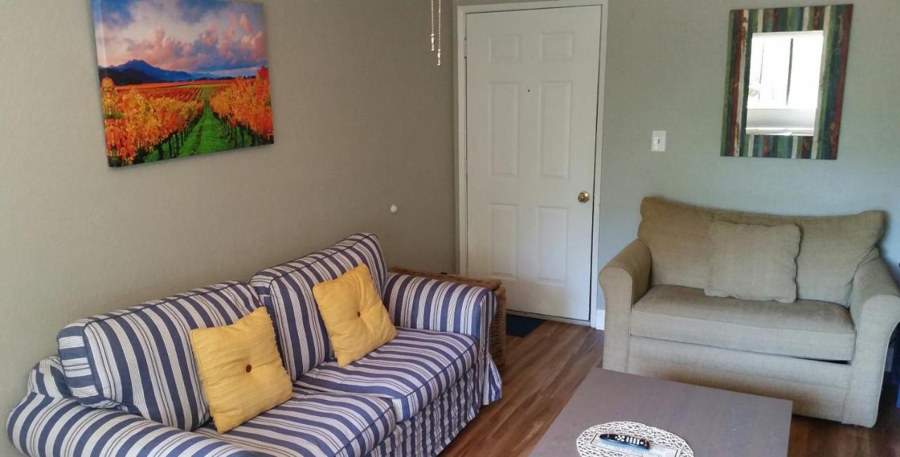 Deluxe King Suite at Cottages on River Road