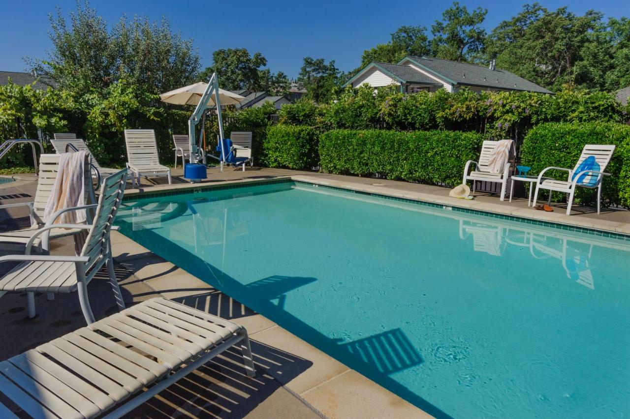 | Grass Valley Courtyard Suites