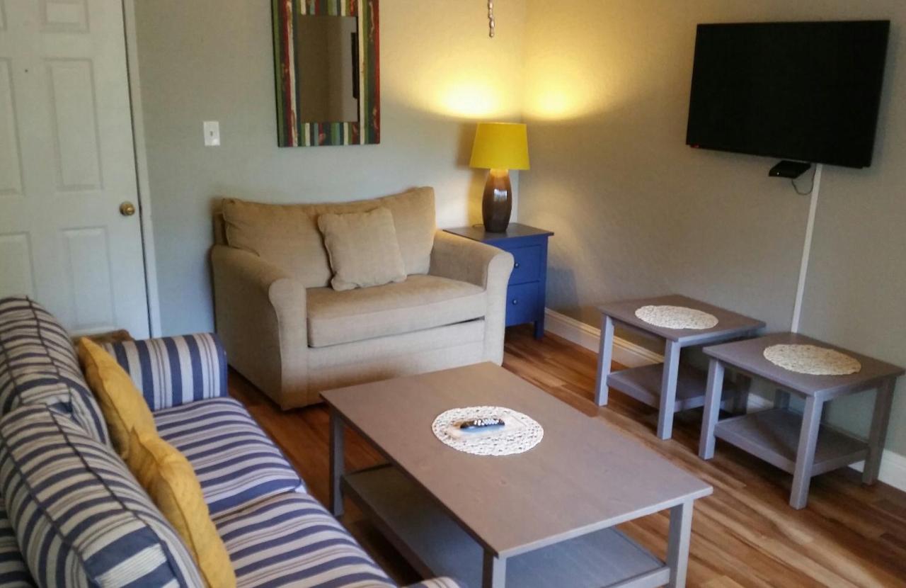 Deluxe King Suite at Cottages on River Road