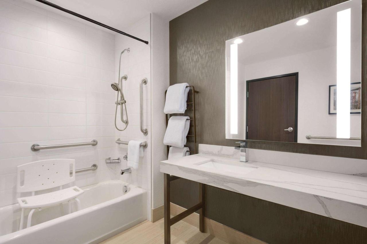 1 King Bed, Deluxe Mobility Accessible Suite, Bathtub w/ Grab Bars, Non-Smoking at La Quinta Inn & Suites by Wyndham Denver Parker