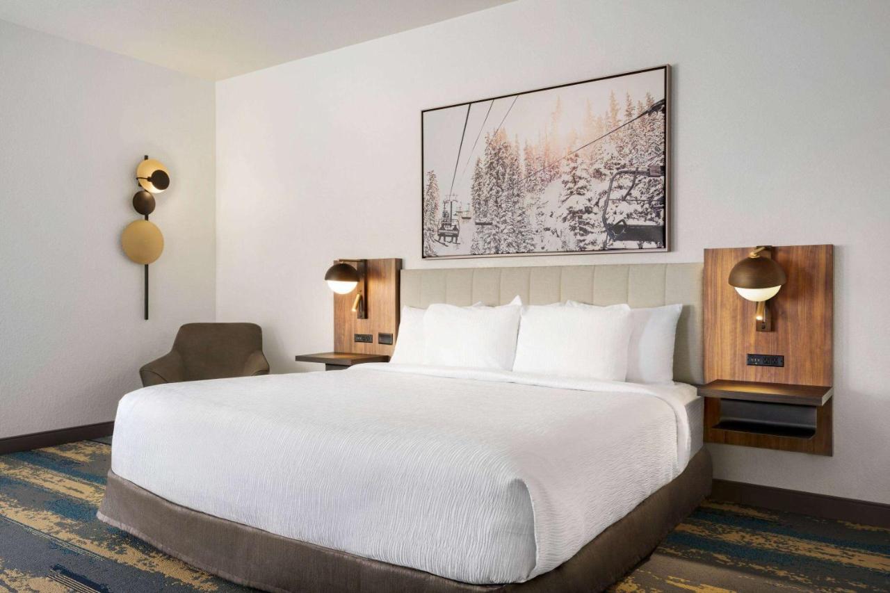 1 King Bed, Mobility Accessible Room, Bathtub w/ Grab Bars, Non-Smoking at La Quinta Inn & Suites by Wyndham Denver Parker