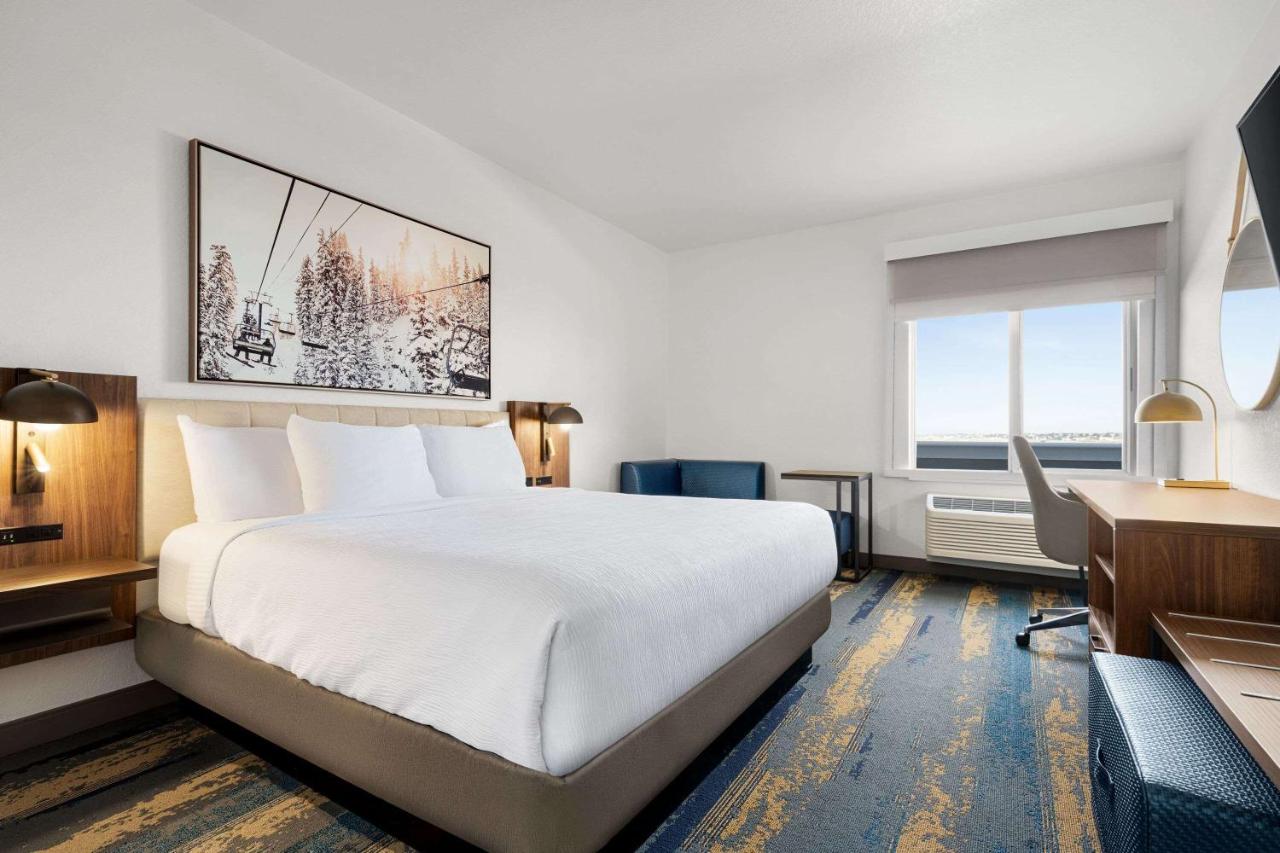 King Room - Non-Smoking at La Quinta Inn & Suites by Wyndham Denver Parker