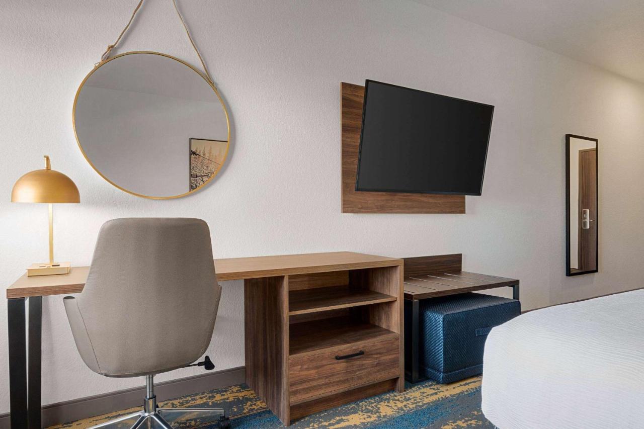 King Room - Non-Smoking at La Quinta Inn & Suites by Wyndham Denver Parker