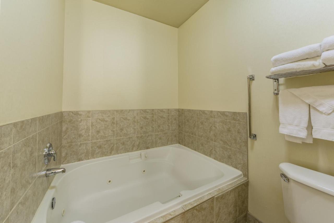Deluxe King Room at Triple Play Resort Hotel & Suites