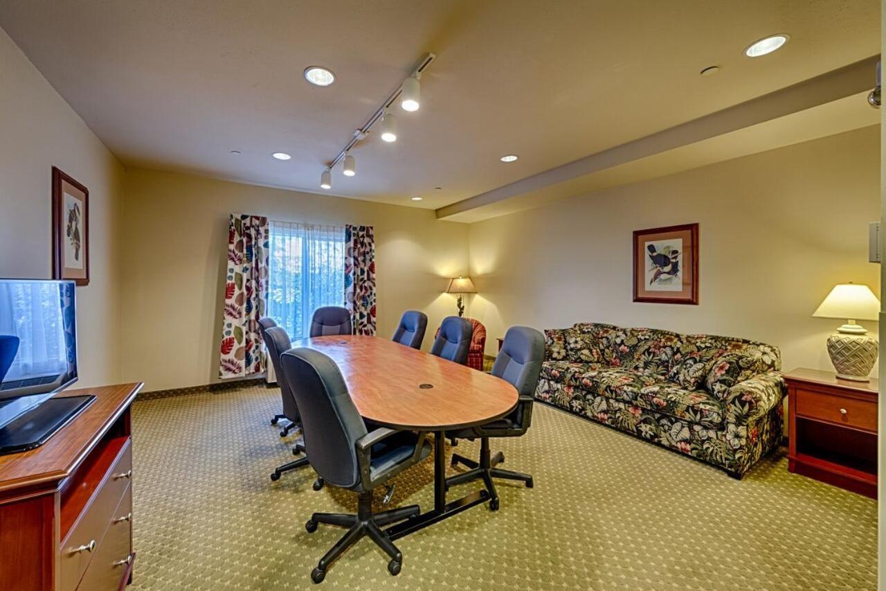  | Triple Play Resort Hotel & Suites