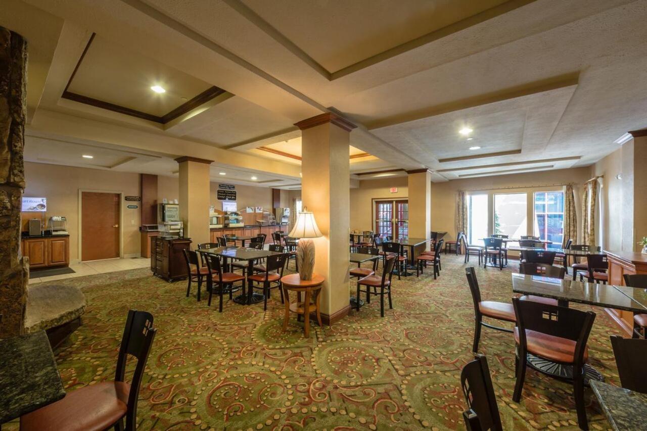  | Triple Play Resort Hotel & Suites