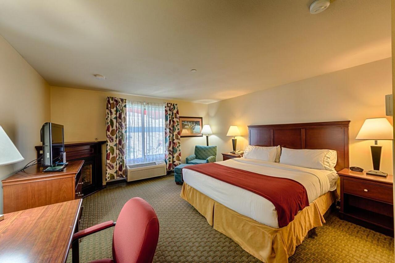 Deluxe King Room at Triple Play Resort Hotel & Suites