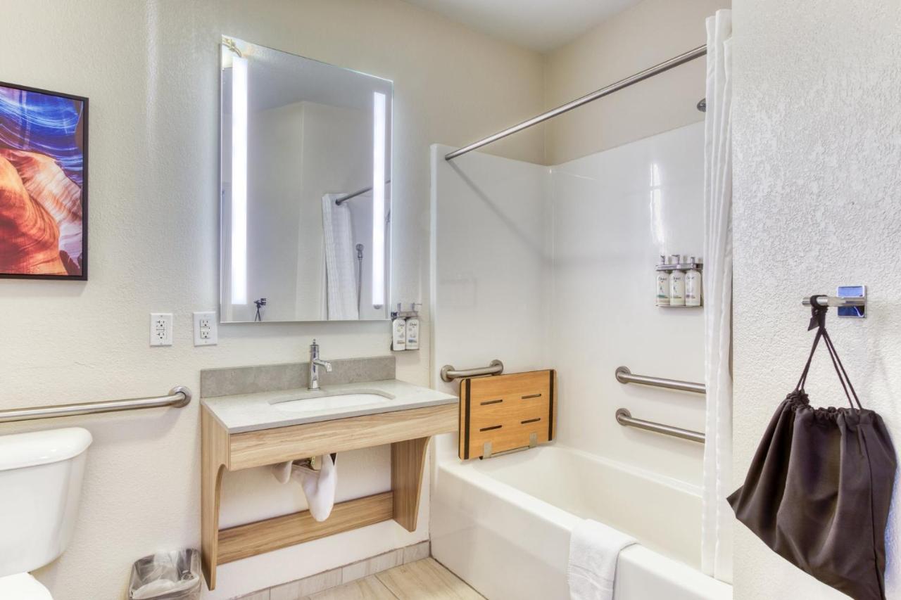Queen Suite with Bath Tub - Disability Access/Non-Smoking at Candlewood Suites New Bern by IHG
