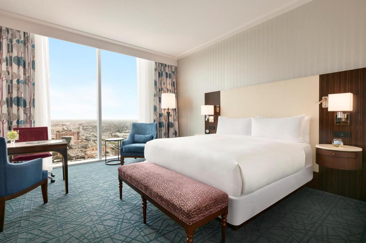 Deluxe King Room at Fairmont Austin