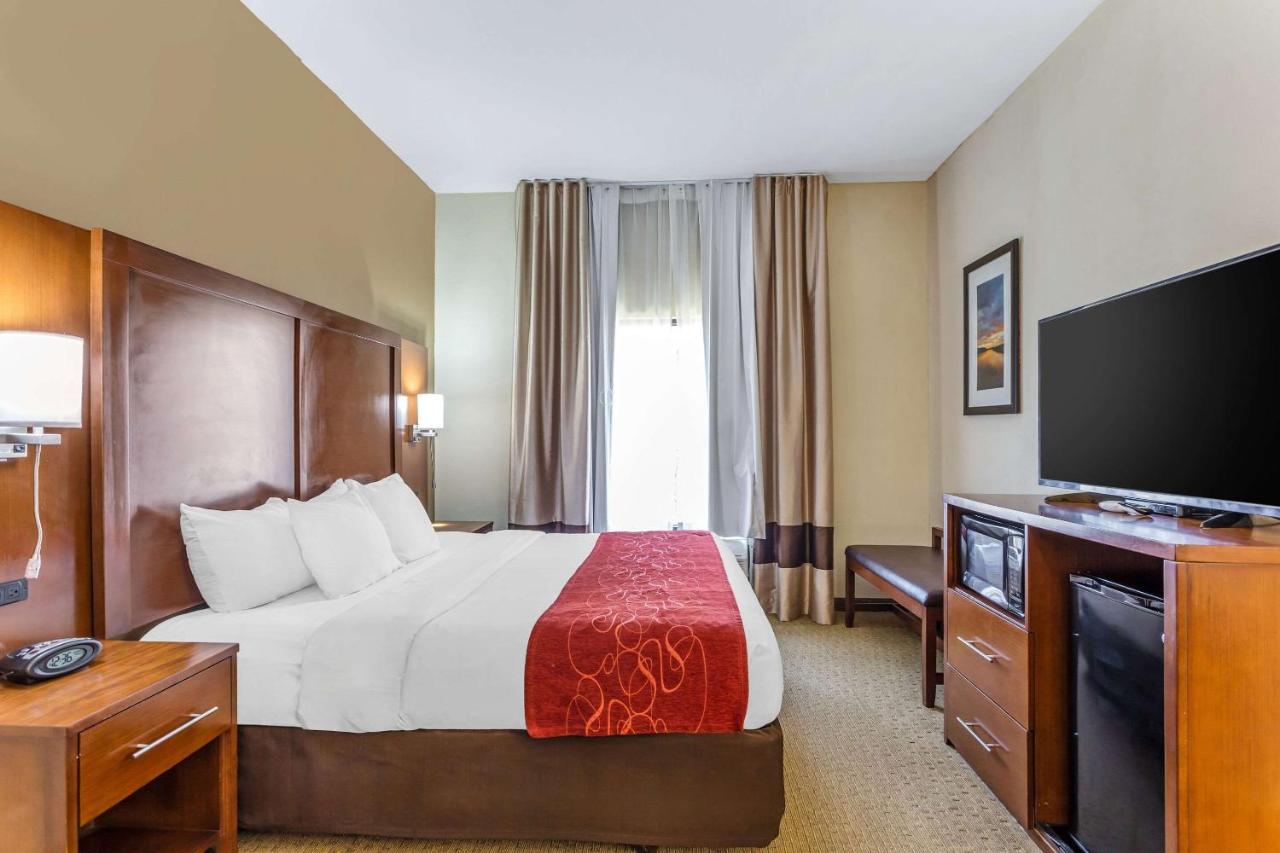 King Suite - Accessible/Non-Smoking at Comfort Suites South Point - Huntington