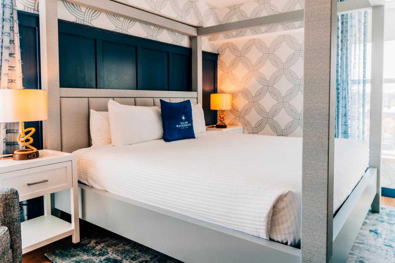 Superior King Room at Salem Waterfront Hotel & Suites