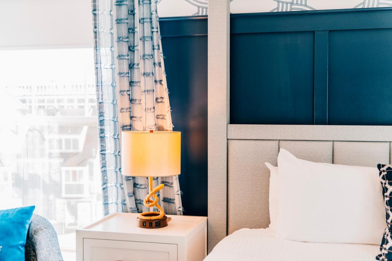 Superior King Room at Salem Waterfront Hotel & Suites