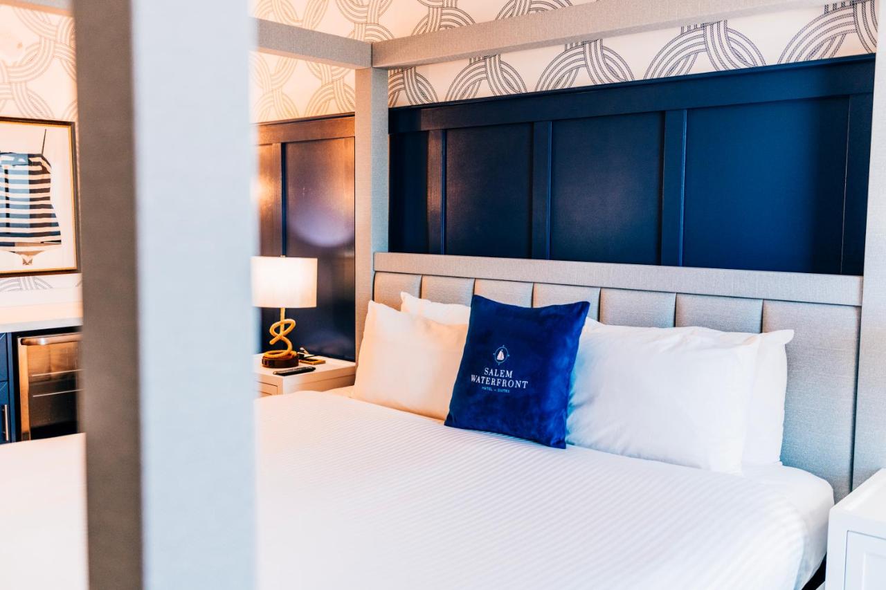 Deluxe King Room at Salem Waterfront Hotel & Suites