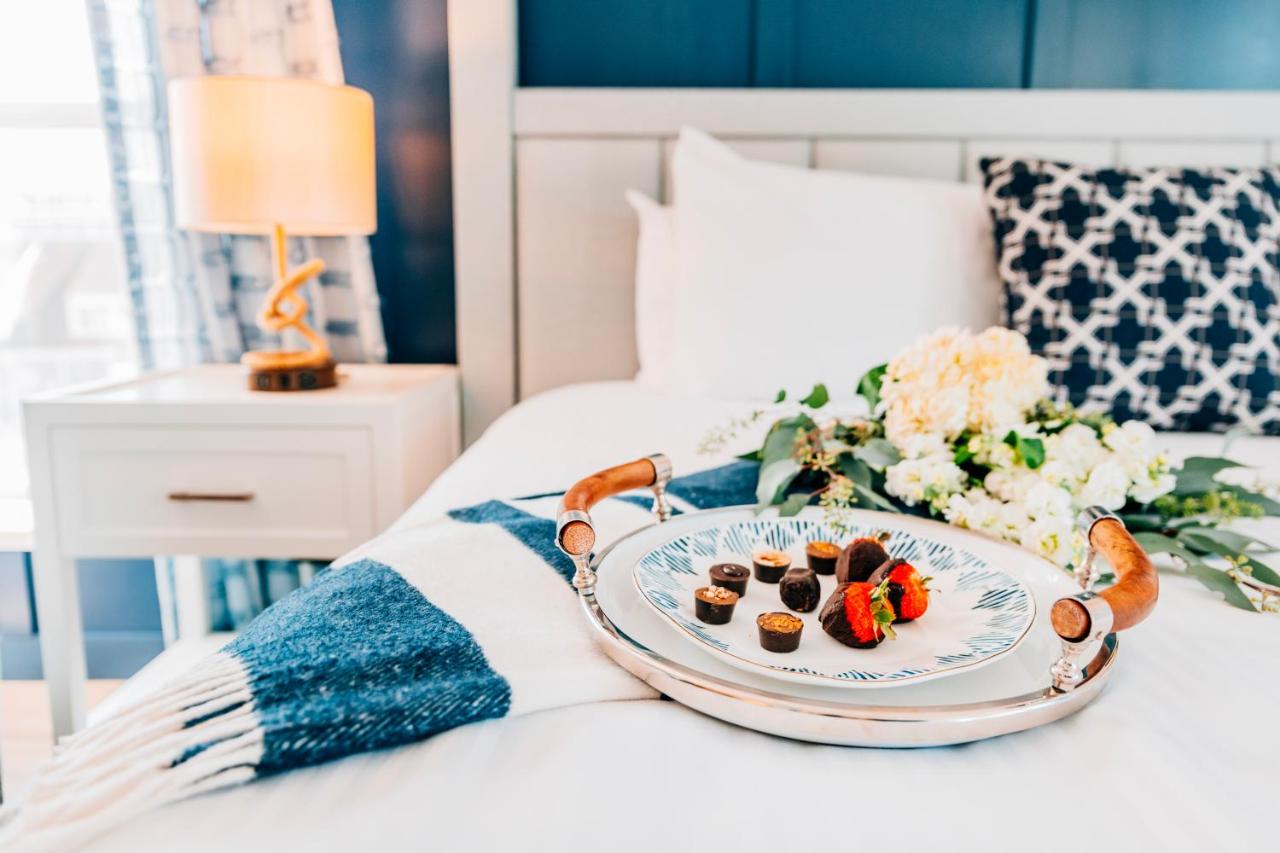 Superior King Room at Salem Waterfront Hotel & Suites