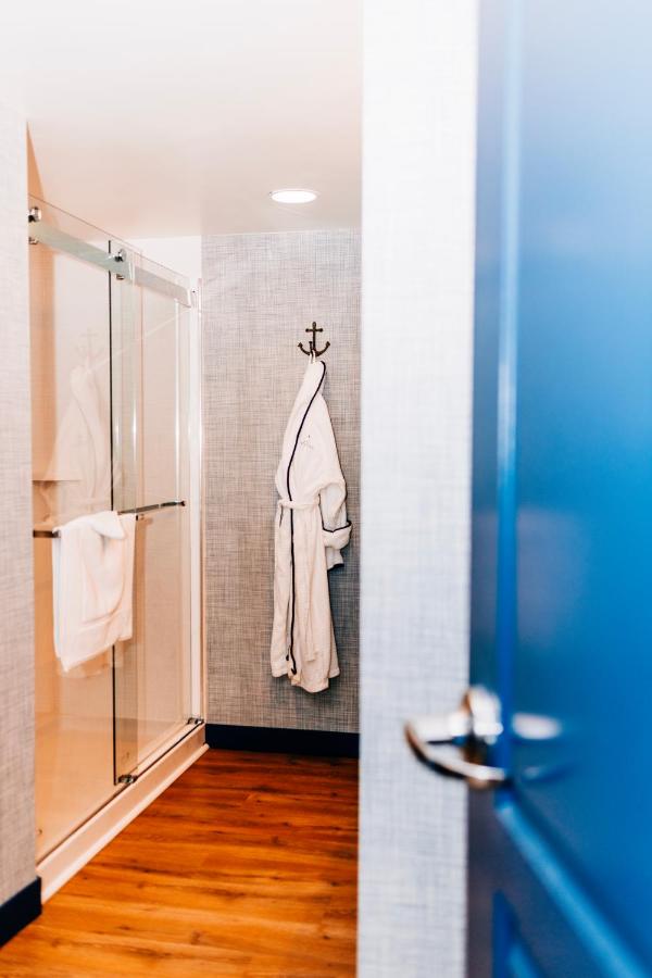 King Suite at Salem Waterfront Hotel & Suites