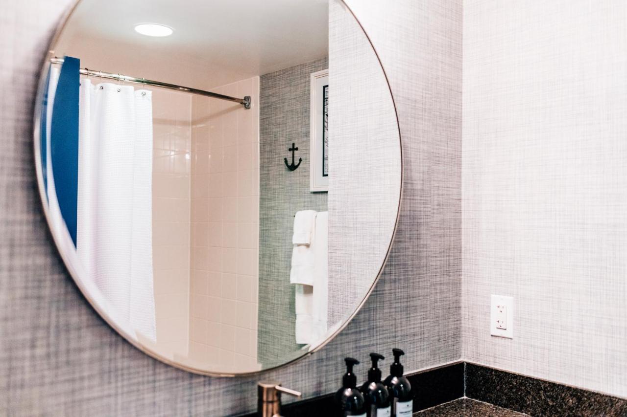 Deluxe King Room at Salem Waterfront Hotel & Suites
