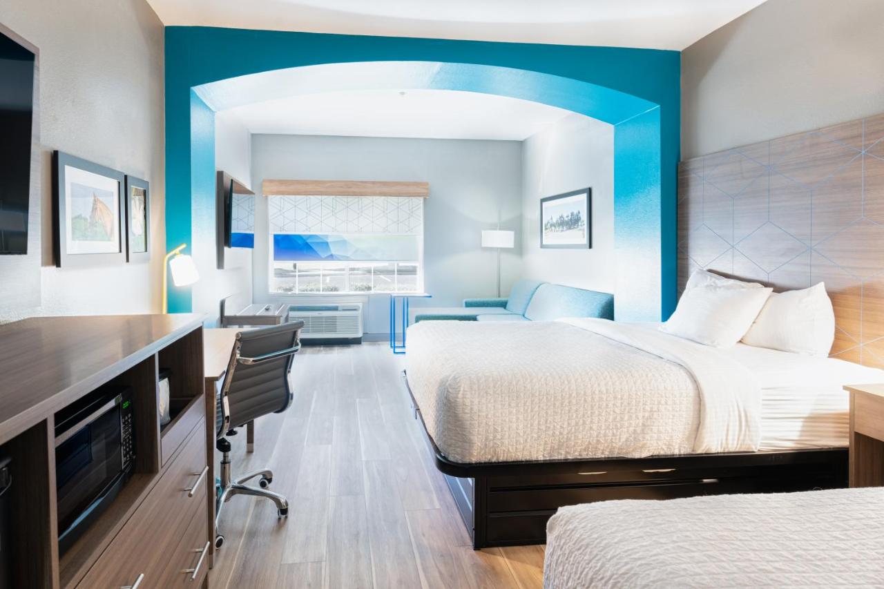 One Bedroom King Suite - Non Smoking at La Quinta Inn & Suites by Wyndham Shawnee
