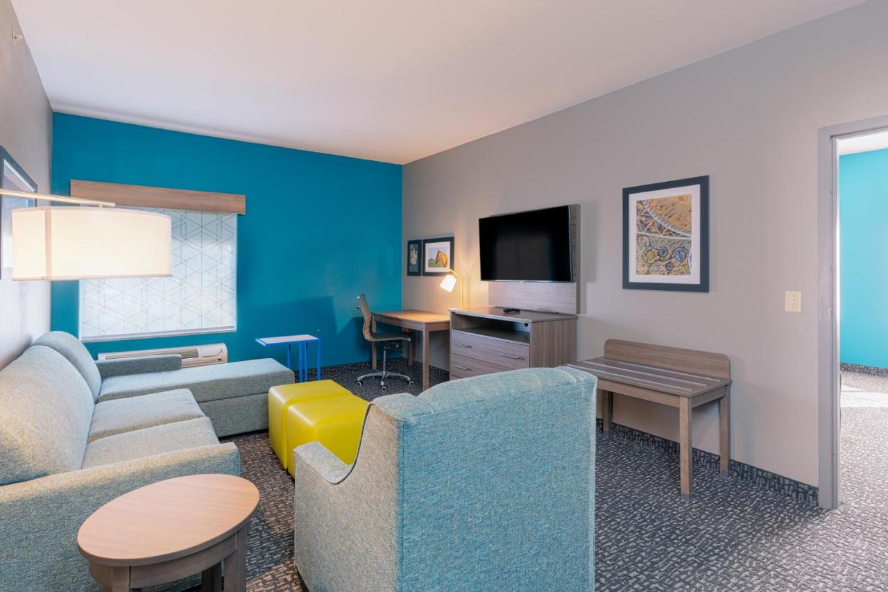 Studio Suite King Room Non Smoking at La Quinta Inn & Suites by Wyndham Shawnee