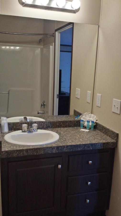 | Instalodge Hotel and Suites Karnes City