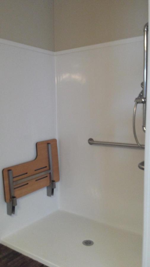 | Instalodge Hotel and Suites Karnes City