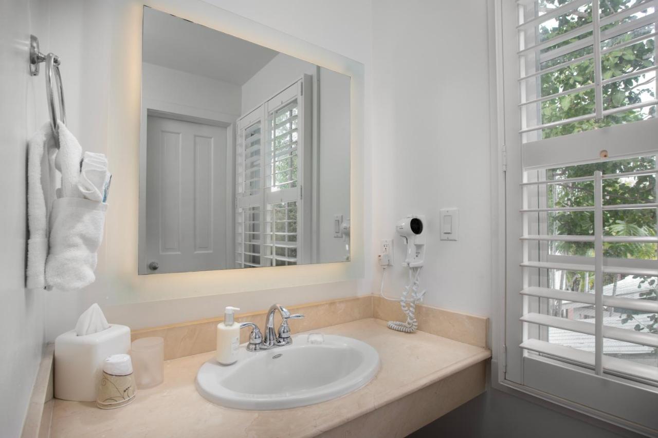 King Deluxe Suite at Paradise Inn Key West - Adults Only