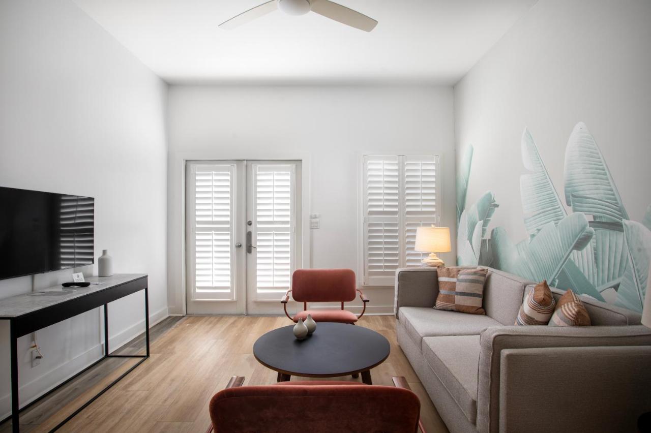 King Deluxe Suite at Paradise Inn Key West - Adults Only